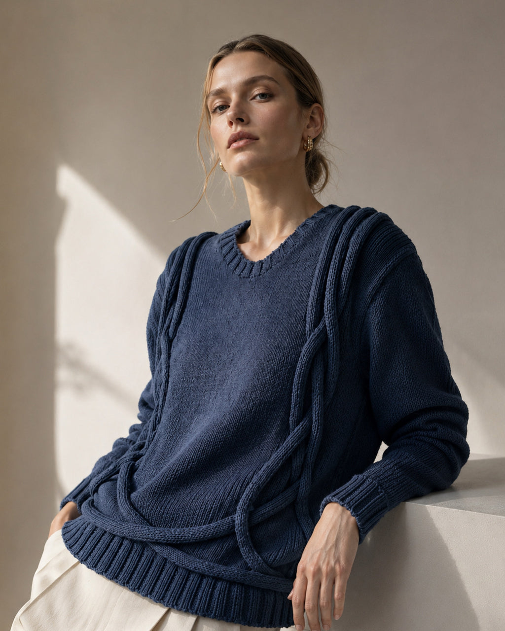 Caia Sculptural in Navy Blue – Hand-Knitted in Organic Cotton